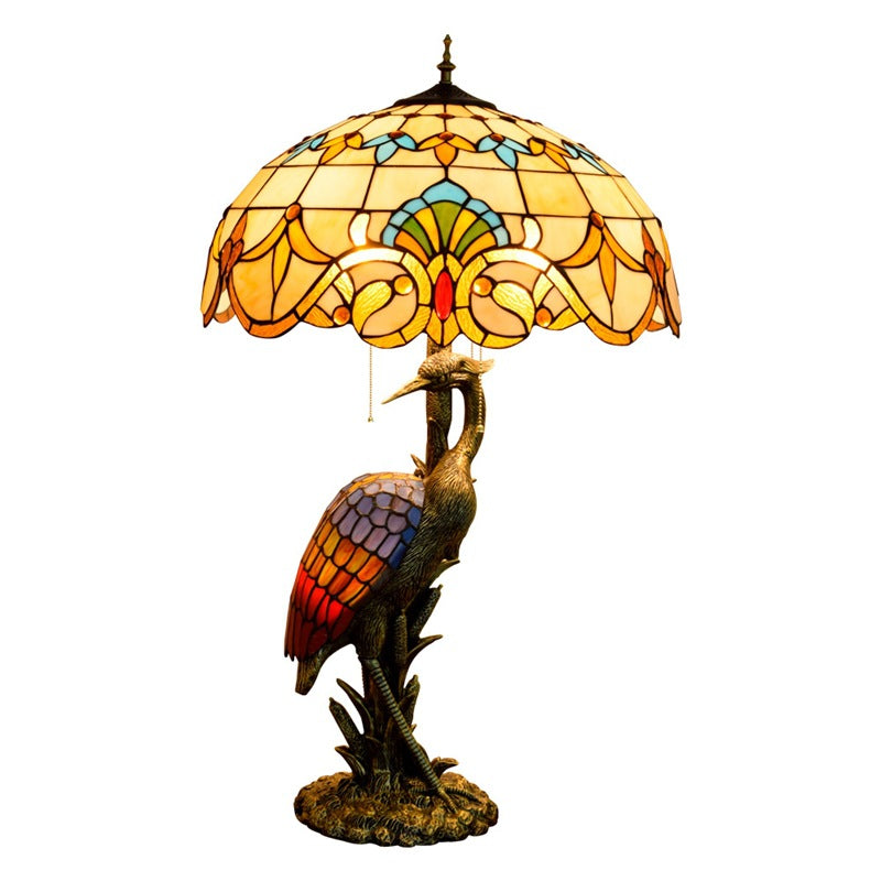 Europäische Retro Light Luxury Tiffany Female Crane Buntglas 3-Licht-Tischlampe 