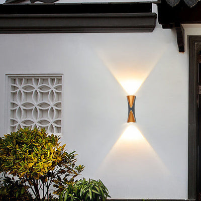 Lampe d'applique murale LED en corne d'aluminium étanche extérieure simple 
