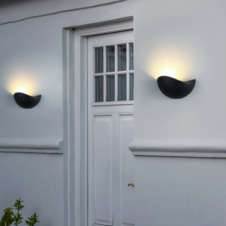 Kreative minimalistische halbrunde LED-Wandleuchte aus Aluminium 