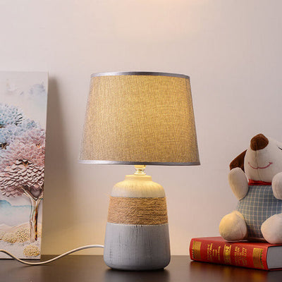 Lampe de table à 1 lumière avec base en pot en céramique et tissu vintage nordique 