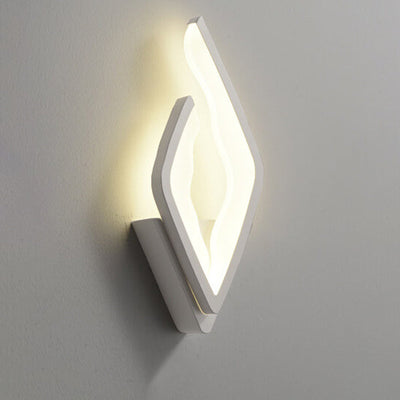 Moderne LED-Wandleuchte mit kreativem Flammendesign aus Acryl 