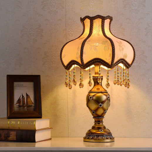 Lampe de table à 1 lumière en résine et perles en tissu vintage européen 