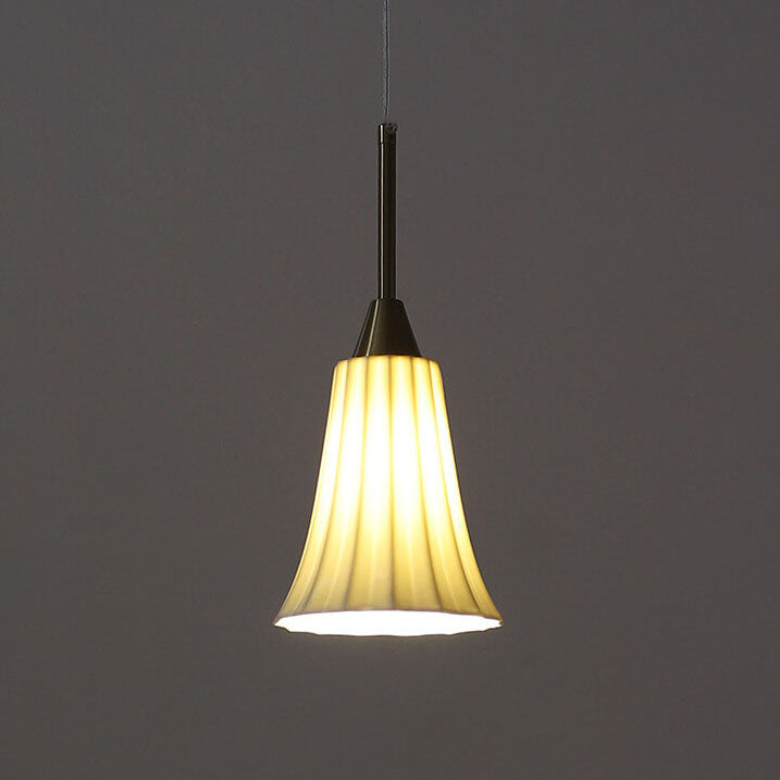 Luminaire suspendu moderne et minimaliste à 1 lumière en forme de cloche à texture en céramique 