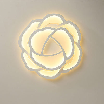 Moderne, schlichte LED-Deckenleuchte mit Rosen