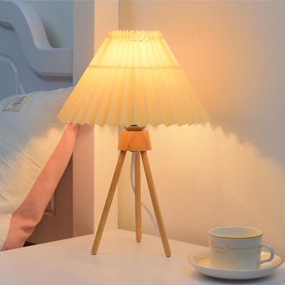 Nordic Retro Tripod Pleated Design Umbrella 1-Light Table Lamp
