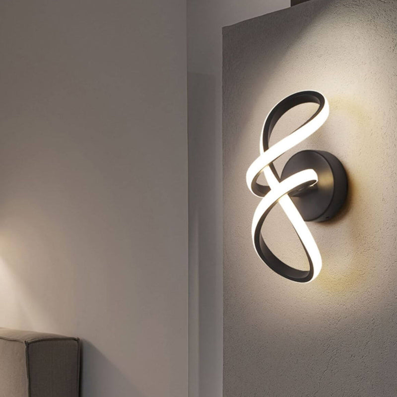 Nordische LED-Wandleuchte aus Aluminium in einfacher Twisted-Line-Form 