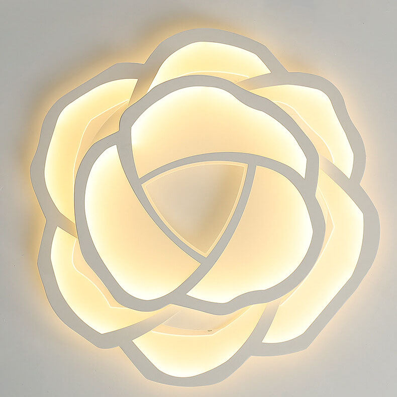 Moderne, schlichte LED-Deckenleuchte mit Rosen