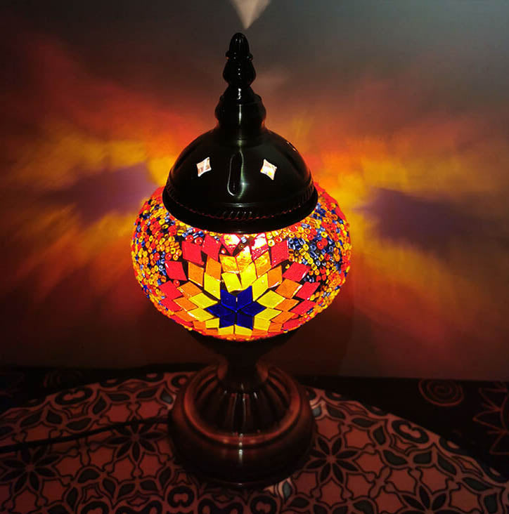 Türkische Vintage Tischlampe aus Buntglas mit Kugelschirm und 1 Leuchte 
