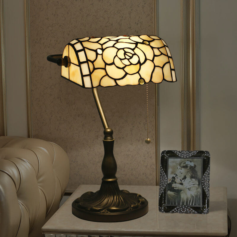 Lampe de table vintage à 1 lumière avec interrupteur à fermeture éclair et vitrail baroque Tiffany Tiffany 