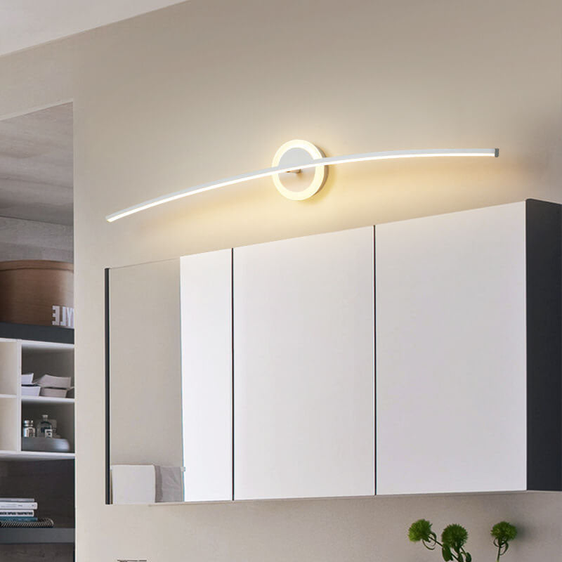 Moderne, minimalistische LED-Spiegelfrontleuchte mit gebogener Linie 