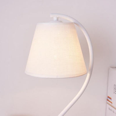 Lampe de table incurvée à 1 lumière avec abat-jour cylindrique nordique en tissu 
