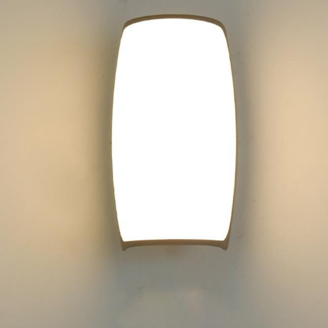 Wasserdichte LED-Außenwandleuchte mit gebogenem Schirm aus Acryl 