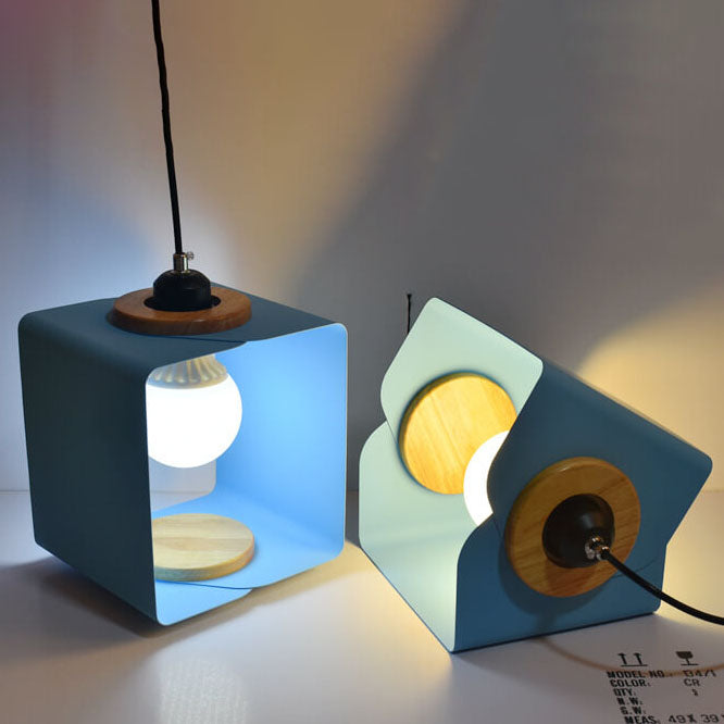 Lampe suspendue à 1 lumière à géométrie carrée en bois massif et en fer créatif nordique 