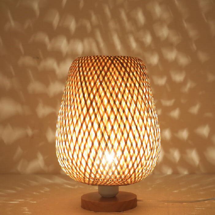 Moderne ovale 1-flammige Tischlampe aus Bambusgeflecht 