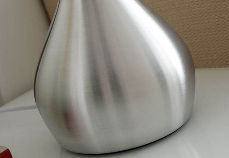 Einfache Stoff-Lampenschirm-Silberbasis-1-Licht-Tischlampe 