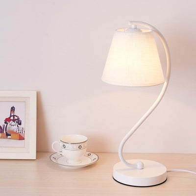 Lampe de table incurvée à 1 lumière avec abat-jour cylindrique nordique en tissu 
