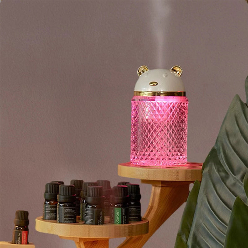 Modernes, minimalistisches Bären-Kristall-Acryl-Luftspray, das buntes Nachtlicht befeuchtet 