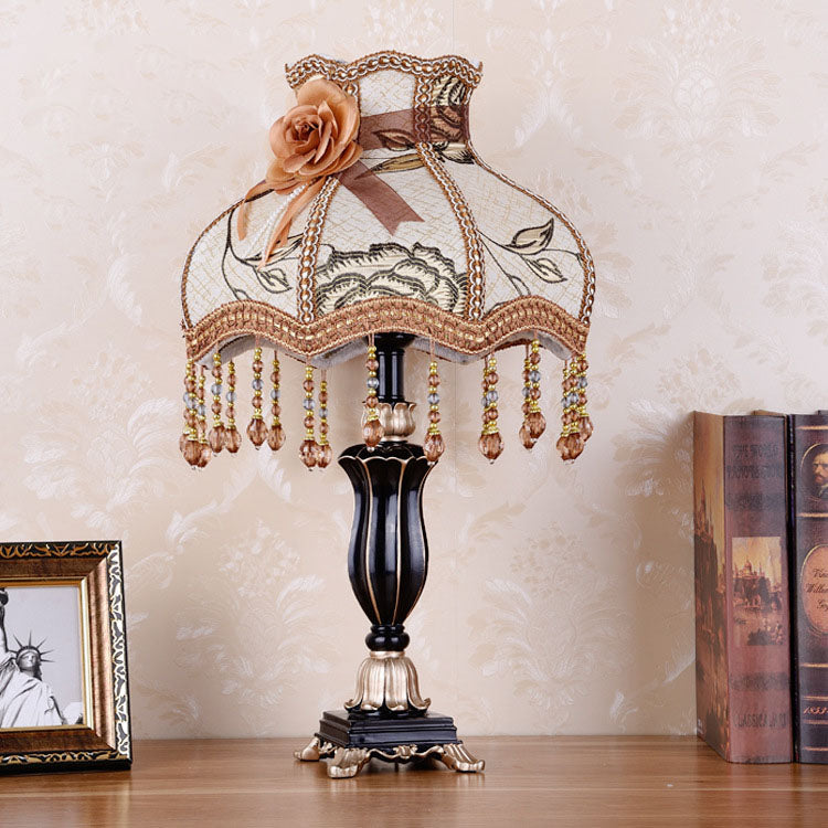Lampe de table à 1 lumière en résine à pampilles en tissu de luxe européen 