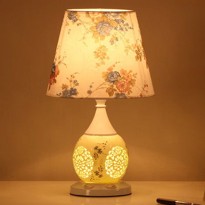 Lampe de table à 1 lumière en forme de cône en tissu floral en céramique minimaliste chinois 
