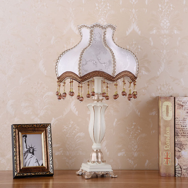 Lampe de table à 1 lumière en résine à pampilles en tissu de luxe européen 