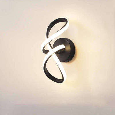 Nordische LED-Wandleuchte aus Aluminium in einfacher Twisted-Line-Form 