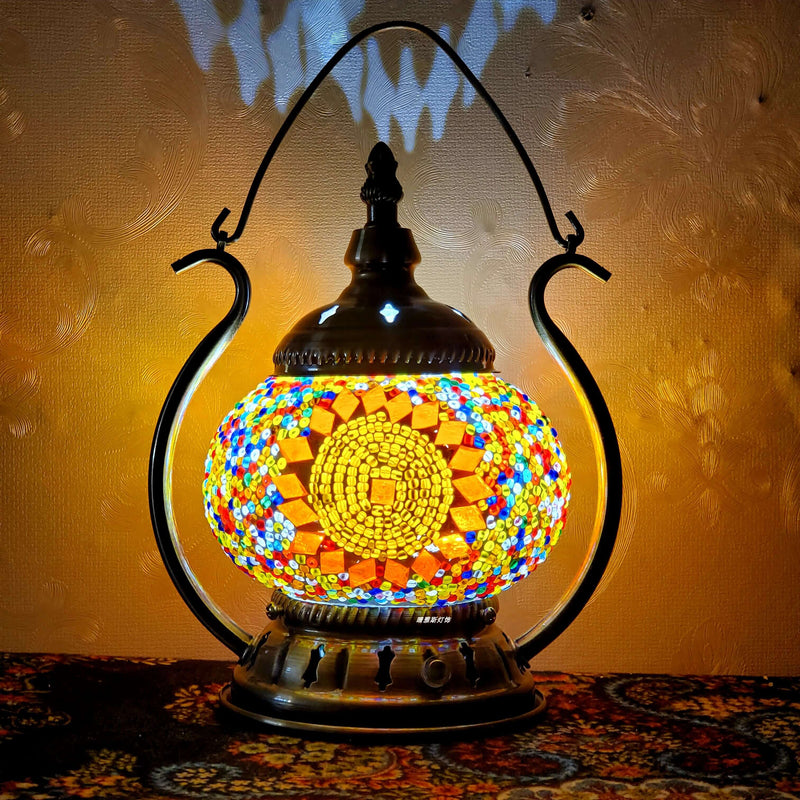 Lampe de table portable LED rechargeable par USB en pot rond en vitrail marocain 